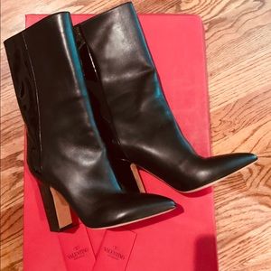Valentino Garavani Pointed Toe Leather Boots